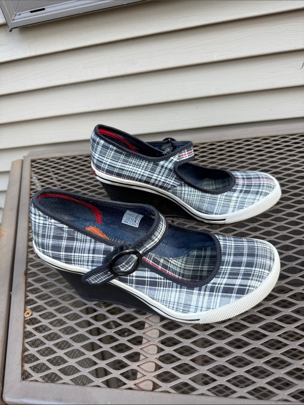 Rocket Dog Plaid Mary Jane Wedges in Black, White, and Red Size 8 - Picture 2 of 9